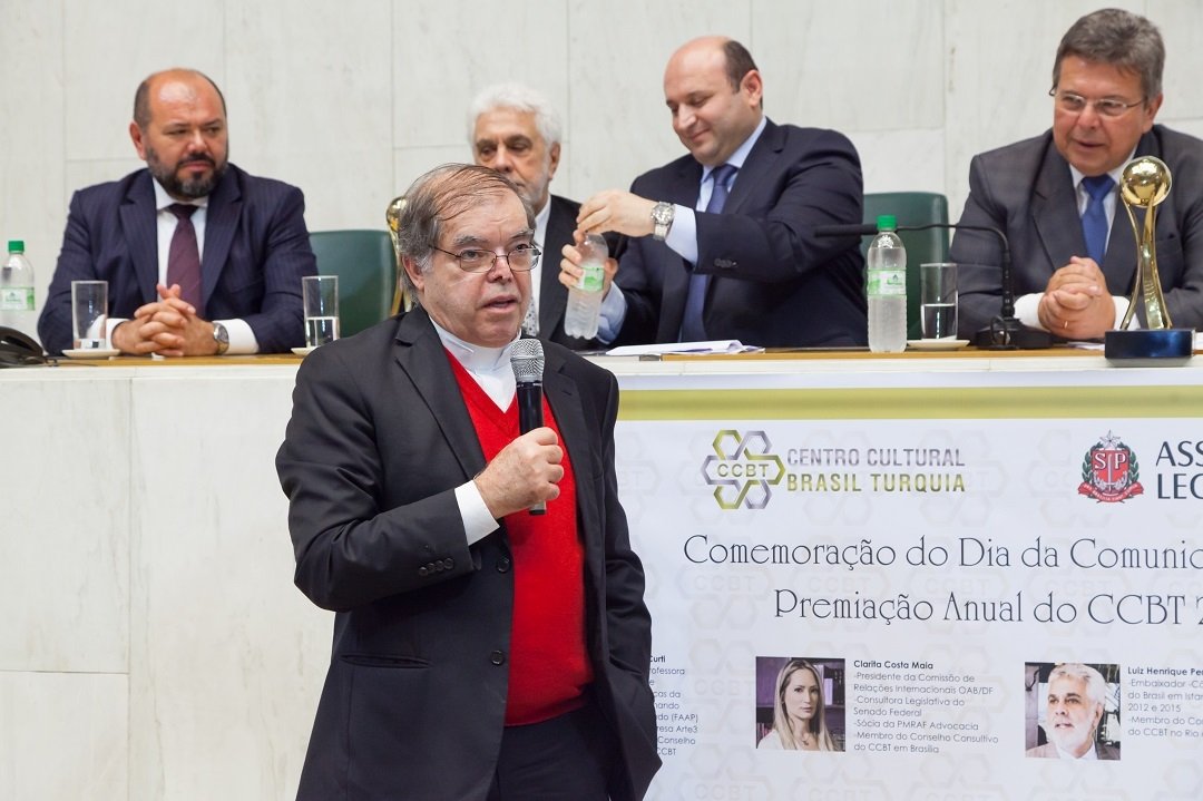 Valeriano dos Santos Costa entrega Prêmio Anual do CCBT à Fernando Altemeyer Junior