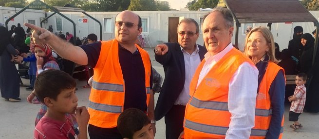 Senador Cristovam Buarque visita refugiados sírios e faz lançamento do livro em turco a convite do CCBT