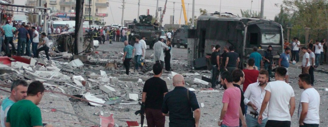 Condenamos os ataques terroristas cometidos em Mardin e Diyarbakir!