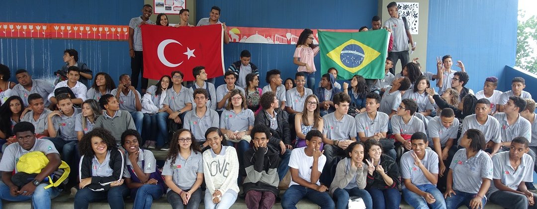 CCBT e Secretaria de Educação do Rio celebram a festa turca de primavera na escola